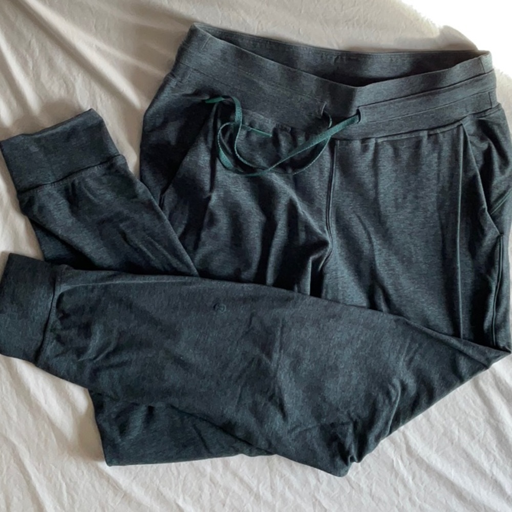 Lululemon Ready to Rulu Joggers sz8